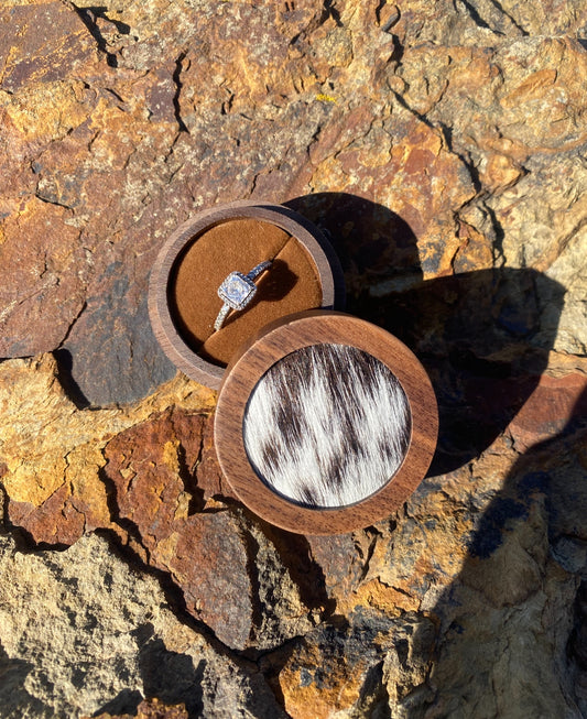 Cowhide single ring box